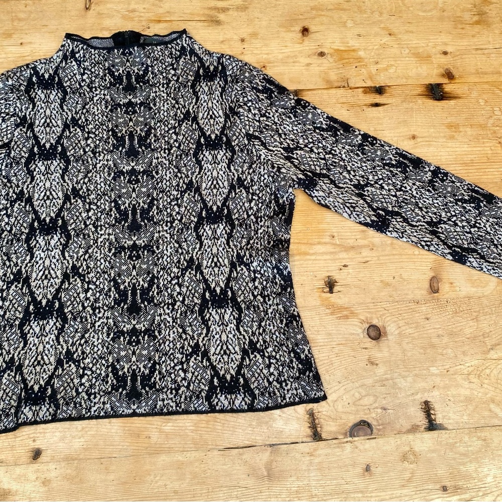 Worthington Black, White, Gold metallic Knit Sweater